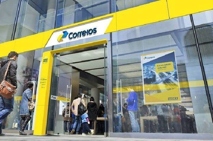 Correios não deveriam tirar dinheiro da saúde e educação, diz especialista