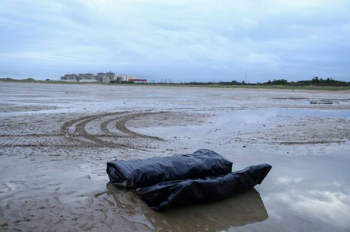 Criança e duas mulheres morrem ao tentar cruzar Canal da Mancha