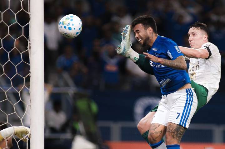 Cruzeiro vence a Chapecoense por 2 a 0 e avança na Copa do Brasil
