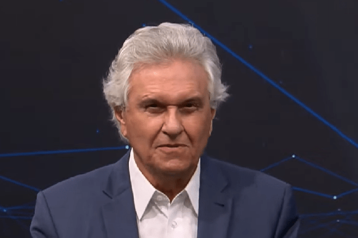 “Dark Horse e Dark Lobby”: Caiado ironiza ausência de rivais em debate