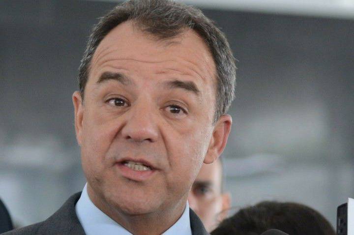 De chá de luxo a TV de 65 polegadas: veja regalias de Cabral na prisão