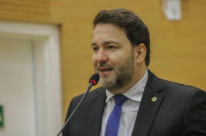 Deputado Alex Redano solicita reforma da recepção do Hospital Municipal de Alvorada d’Oeste