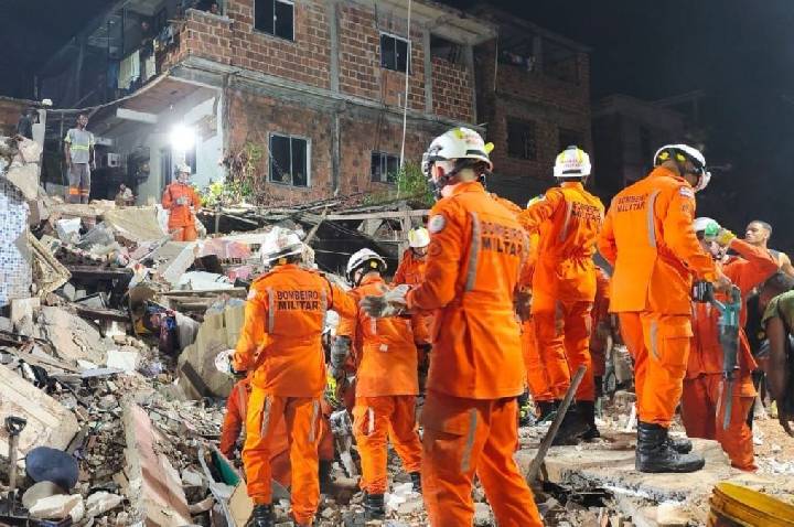 Desabamento de imóvel deixa dois mortos e três feridos em Salvador