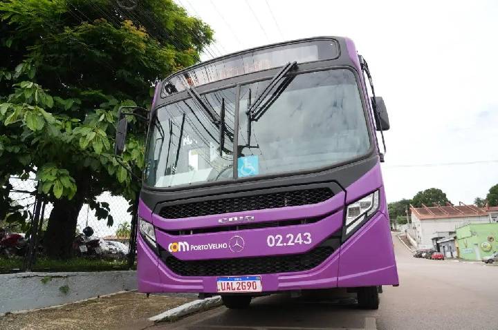 Desembarque fora dos pontos de ônibus é permitido para mulheres e idosos após às 22h