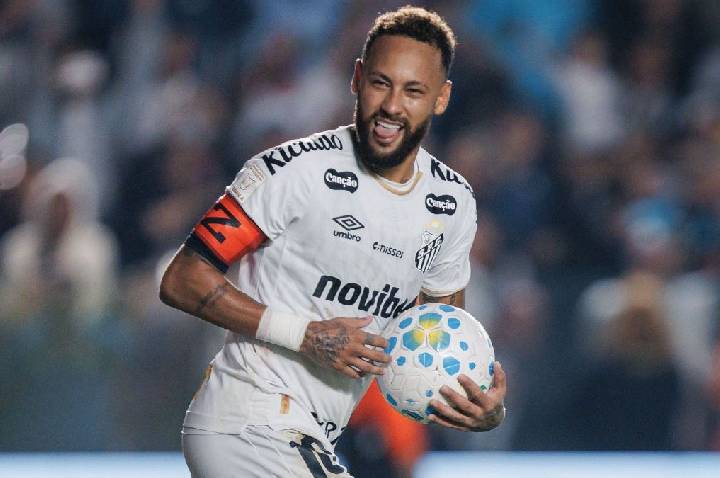 “Dia de fúria”: Neymar ofende jornalistas, rebate reportagem e desabafa
