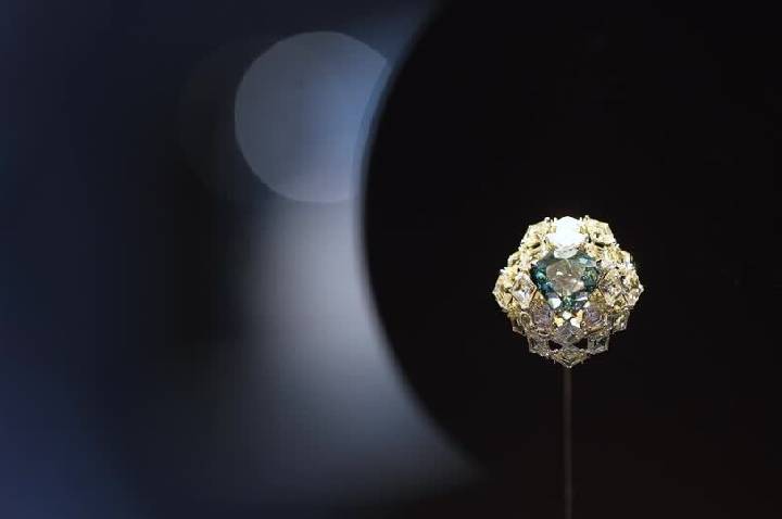 Diamante azul-esverdeado raro pode ser leiloado por US$ 12,8 milhões