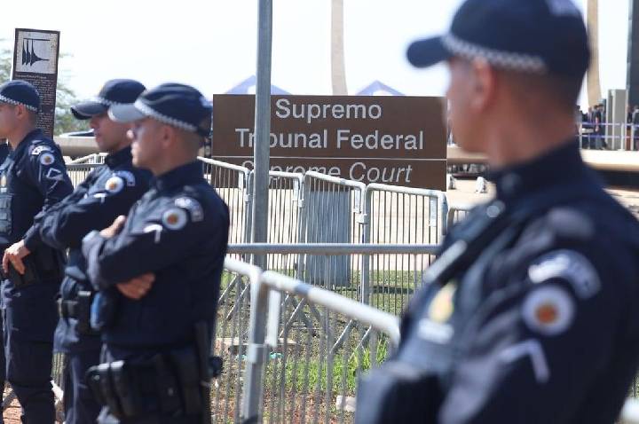 Dino aponta violações de normas e propõe julgamento conjunto para o dia 23