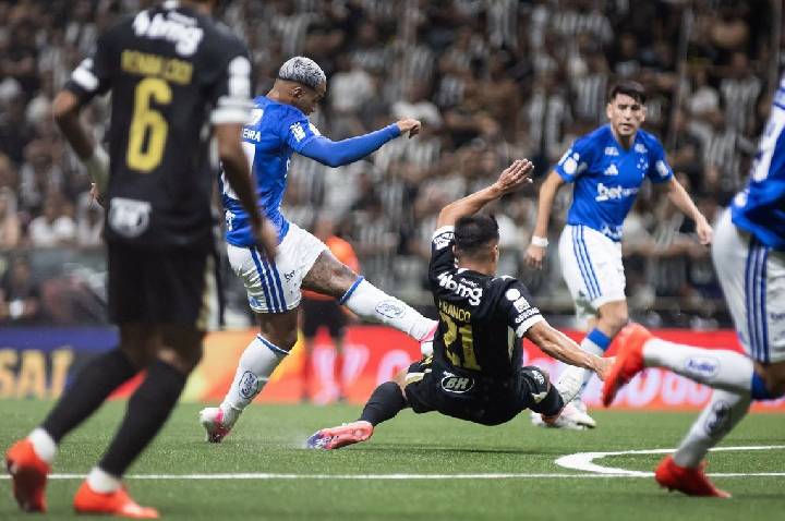 Dirigente do Cruzeiro pede desculpas por eliminação e manda recado
