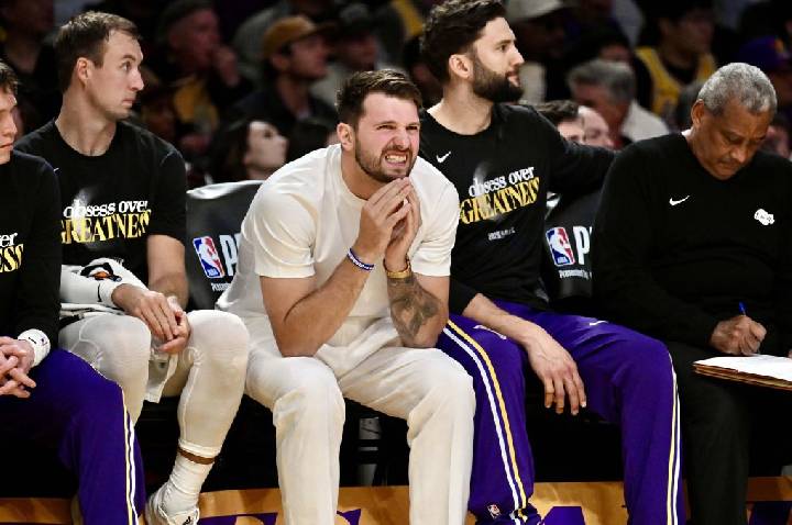 Doncic diz estar frustrado com lesão e não sabe quando volta aos Lakers