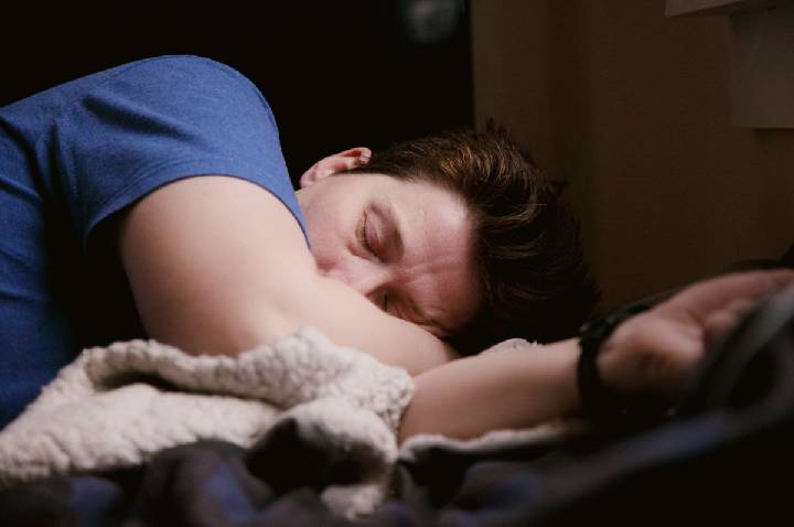 Dormir demais faz mal? Dr. Kalil conversa sobre tempo ideal de sono