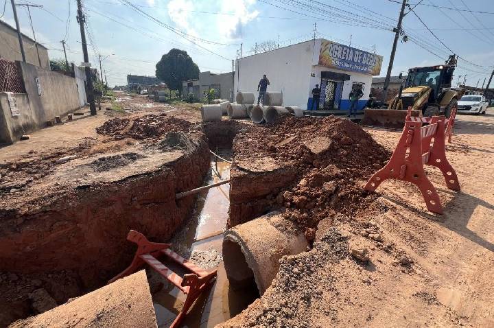 Drenagem na Rua Aquiles Paraguassu Melhora a Vida dos Moradores do Cidade do Lobo