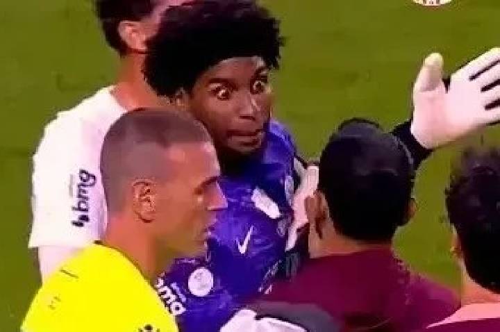 Dublador flagra Hugo Souza acusando árbitro de chamar Matheuzinho pra briga
