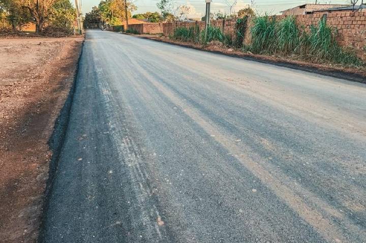 Durante muitos anos, atravessar a Rua União era um desafio diário para quem vive no bairro Porto Cristo. No verão, a poeira tomava conta das casas. No inverno, a lama transformava
