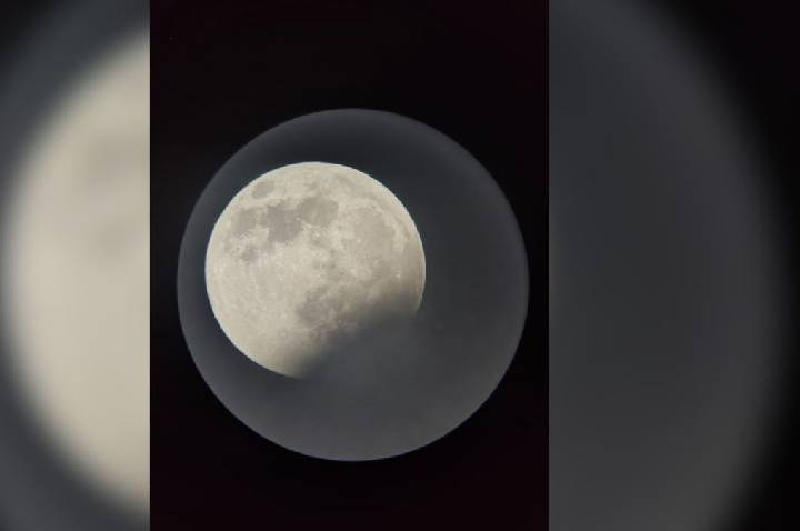 Eclipse lunar com Lua de Sangue é visto pelo Brasil: veja as melhores imagens do fenômeno raro que é destaque no céu noturno