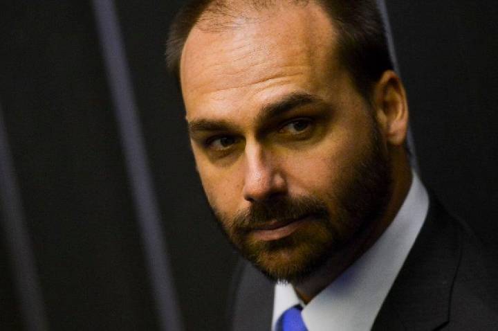 Eduardo Bolsonaro é desligado do Ministério da Justiça por abandono de cargo
