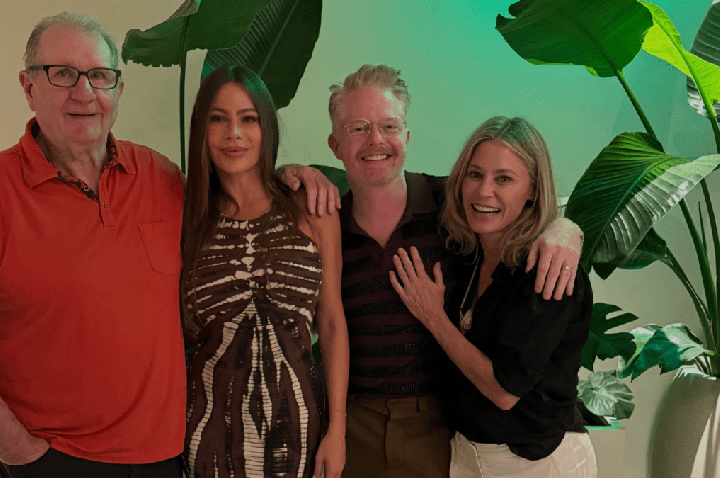 Elenco de “Modern Family” se reencontra e divulga série de registros; veja