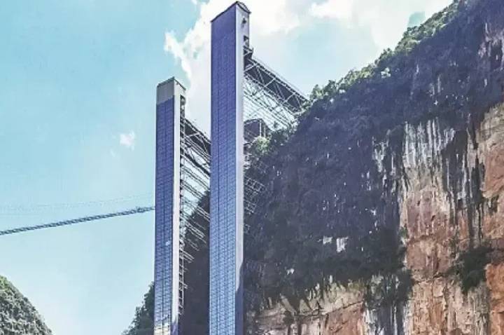 Elevador alcança 288 metros em 50 segundos e transforma trajeto escolar de 3 horas em 30 minutos para crianças na China