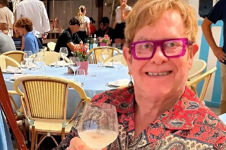 Elton John comemora 36 anos de sobriedade: “Grato por cada dia”