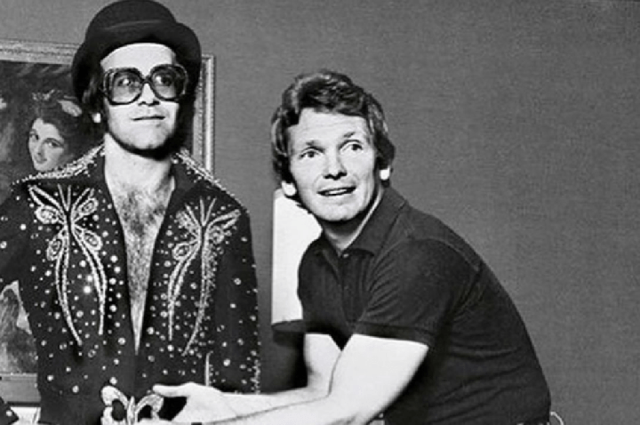 Elton John lamenta morte de Bob Mackie: “Amava o glamour tanto quanto eu”