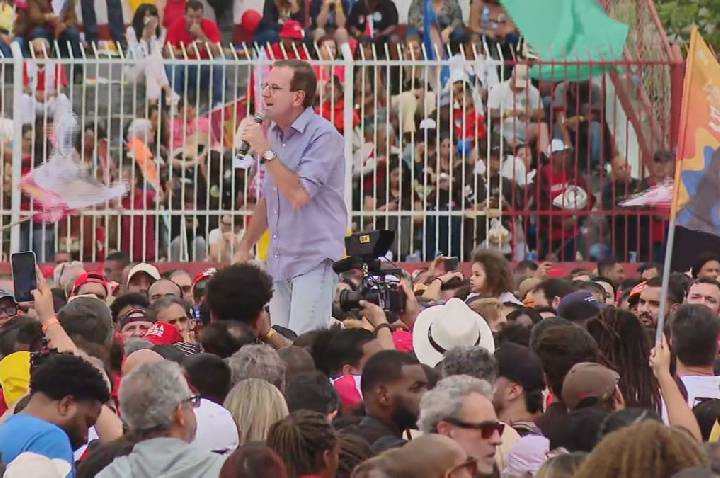 Em ato no Rio, Paes diz que crime organizado “sentou no Palácio Guanabara”