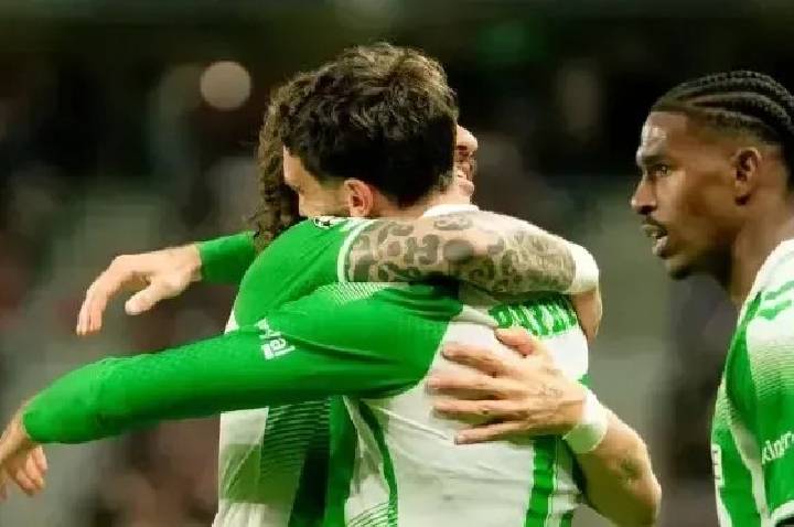 Em jogo louco, Mbappé é expulso, e Lille sofre virada do Betis na Champions