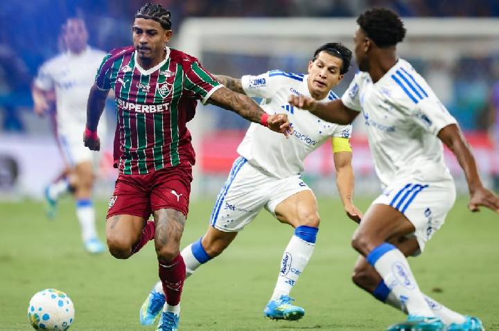 Em jogo movimentado, Cruzeiro e Fluminense empatam pelo Brasileirão