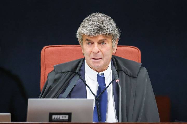 Em mensagens obtidas pela PF, filho de Fux tratava Vorcaro como “irmão”