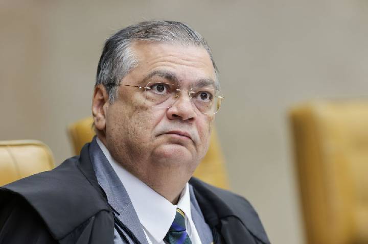 Em nenhum tribunal, presidente pode destituir relator, diz Dino a Fachin