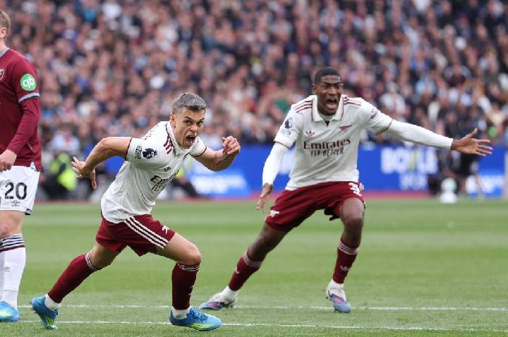 Em reta final emocionante, Arsenal vence o West Ham e se aproxima de título
