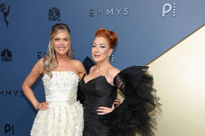 Emmy 2026: atrizes de “Operação Cupido” posam juntas 28 anos após filme