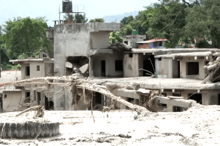 “Enchente explodiu como uma bomba”, diz sobrevivente de inundação no Nepal