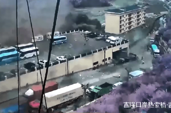 Enchentes destroem ponte estratégica para comércio entre China e Nepal