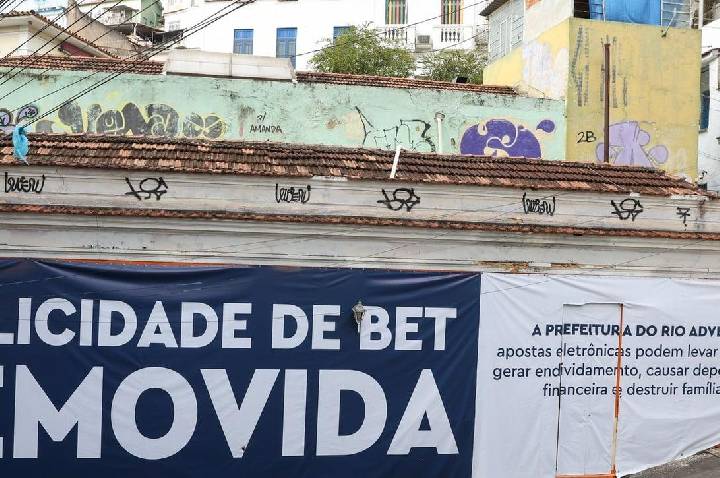 Entenda como as apostas afetaram a saúde financeira dos brasileiros