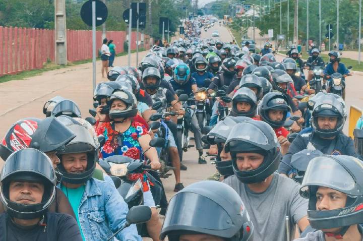 Entrega de 600 capacetes marca a Semana Nacional de Trânsito