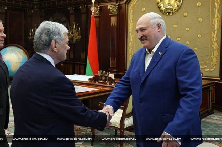 Enviado de Trump chega em Belarus para negociar libertação de prisioneiros
