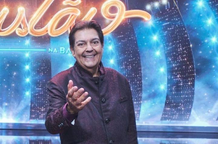 Equipe de Faustão atualiza estado do apresentador, que segue internado