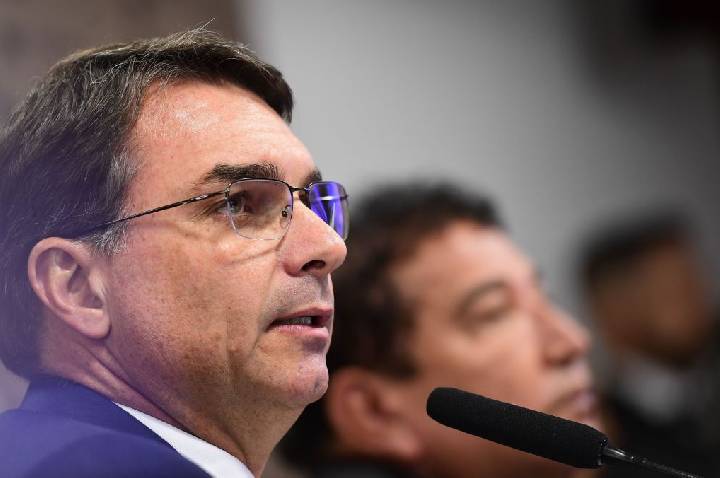 Equipe de Flávio quer imprimir tom de normalidade à pré-campanha