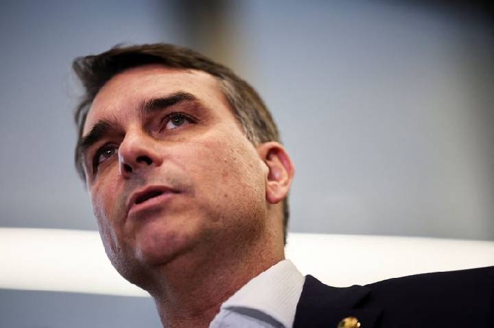 Equipe de Flávio vê liderança no 1º turno como trunfo para apoio do centrão
