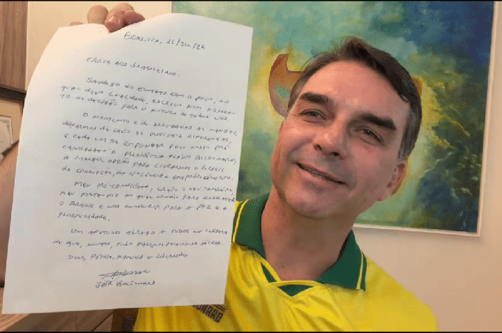 Equipe jurídica de Flávio diz que não houve pedido de voto e descarta ação