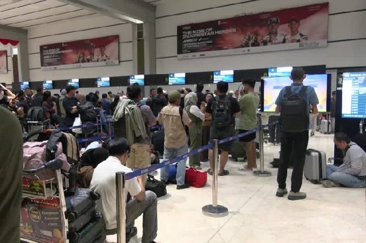 Erupção de vulcão suspende mais de 200 voos e atividades na Indonésia
