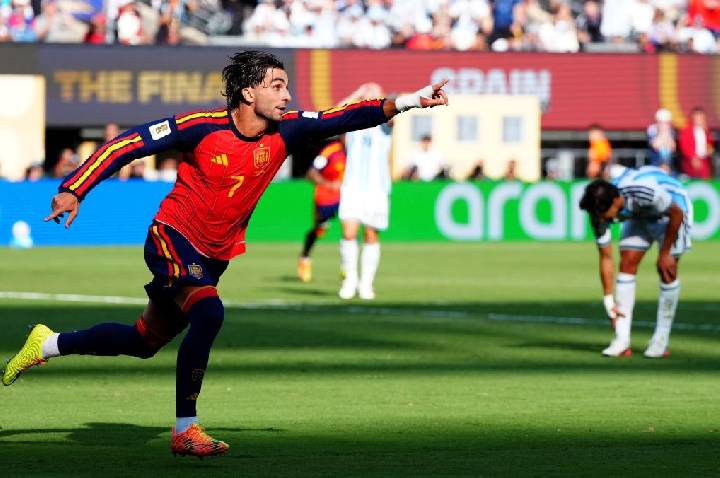 Espanha domina, bate Argentina na prorrogação e é bicampeã da Copa do Mundo