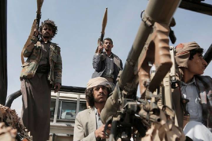 Especialistas avaliam escalada no Mar Vermelho após ataques dos Houthis