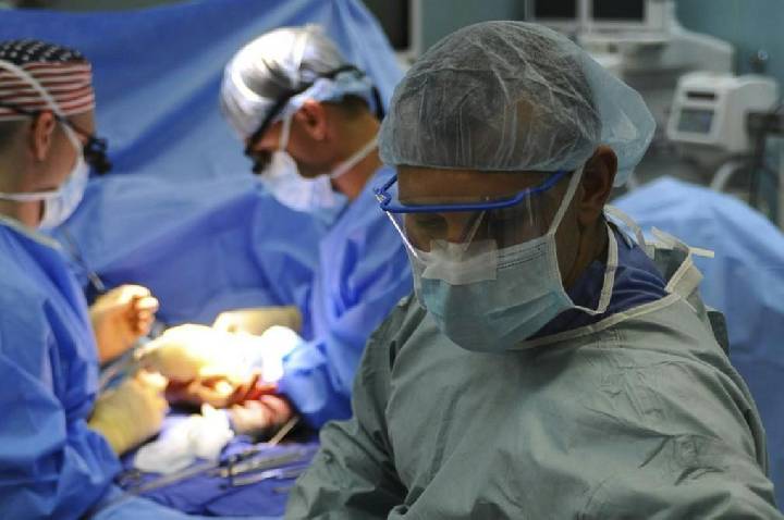 Especialistas explicam ao Dr. Kalil redução de riscos em cirurgias com IA