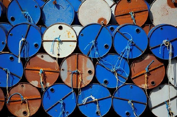 Estoques de petróleo nos EUA caem mais de 3 milhões de barris, revela DoE