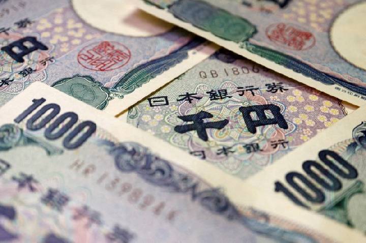 EUA compram iene japonês pela primeira vez em mais de uma década