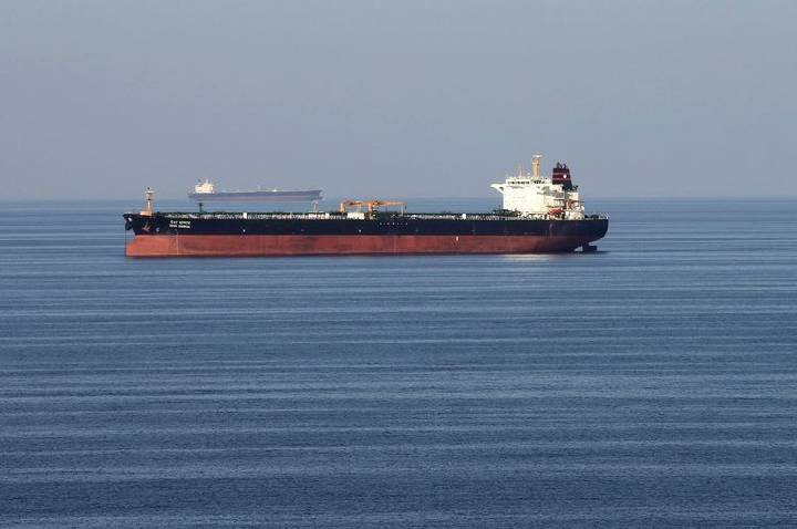 EUA dizem que “neutralizaram” petroleiro que ia à Ilha de Kharg, no Irã