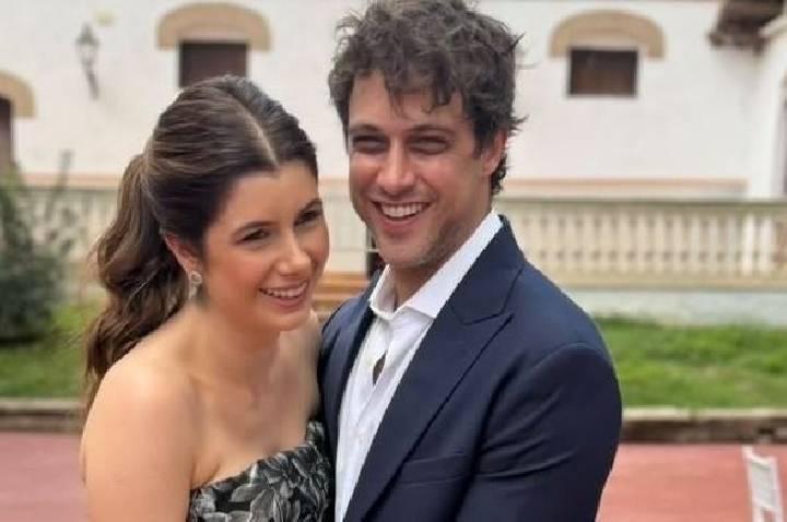 Ex-galã de “Malhação”, Ronny Kriwatt mostra filho em viagem