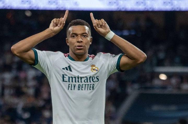 'Ex-jogador espanhol afirma que Oyarzabal finaliza melhor que Mbappé e não é candidato à Bola de Ouro'