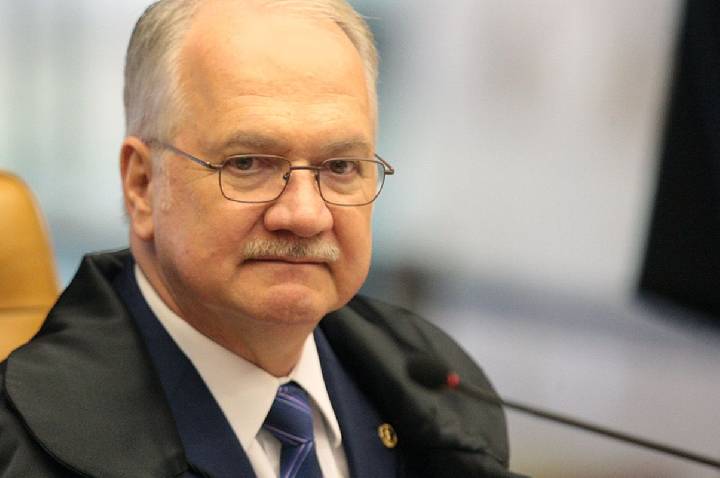 Fachin dá 24h para Mendonça levantar sigilo de todo caso Master