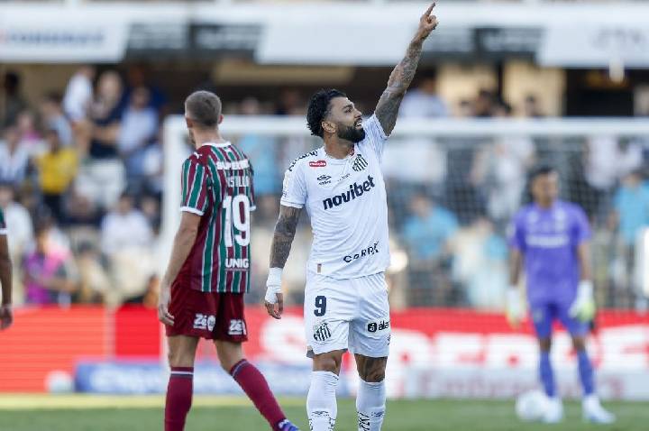 Falta de Neymar no gol? Veja lance polêmico em Santos x Fluminense